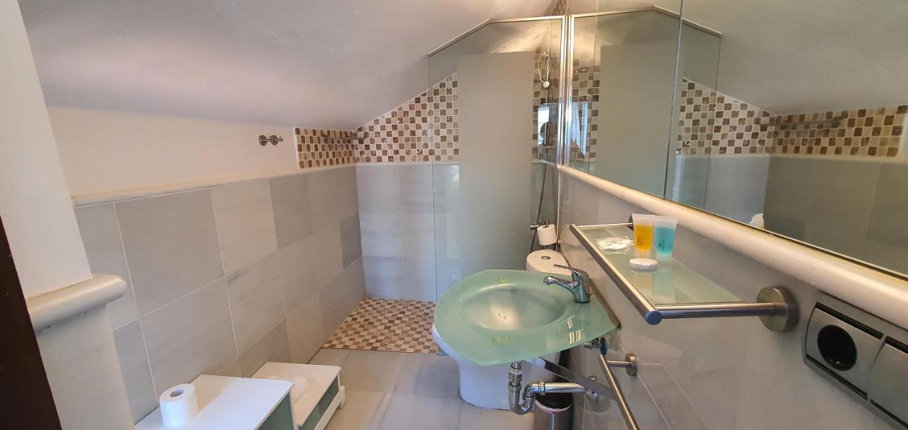 Apartamentos Torre De La Mezquita Cordoba Luaran gambar