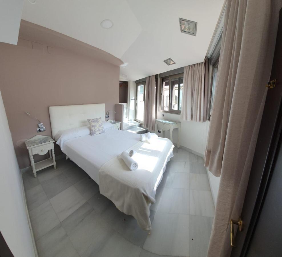 Apartamentos Torre De La Mezquita Cordoba Luaran gambar