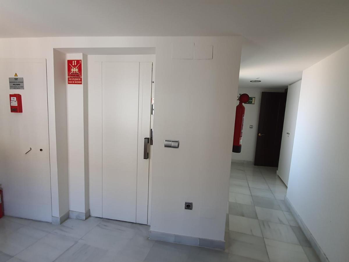 Apartamentos Torre De La Mezquita Cordoba Luaran gambar